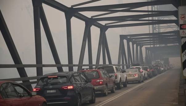 Hiljade ljudi u bijegu od razarajućih požara u Australiji