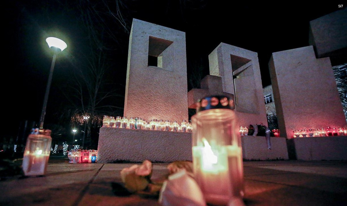 Hiljadu ljudi zapalilo svijeće u znak sjećanja na osmero tragično preminulih