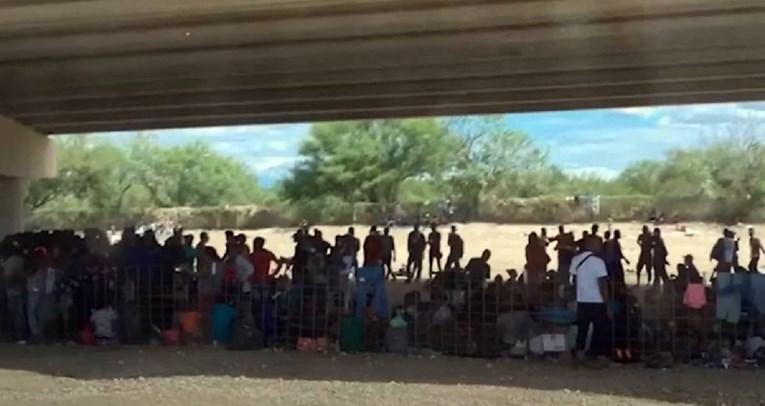 Hiljade migranata ispod mosta u Teksasu, novi je to izazov za Bidena