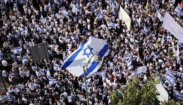 Hiljade na maršu u Jeruzalemu, vikali 'smrt Arapima' i napadali Palestince