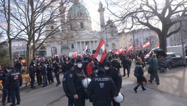 Hiljade na ulicama Beča, nezadovoljni zbog restriktivnih mjera