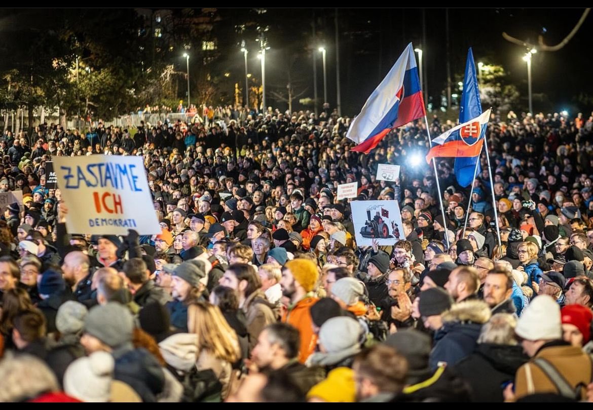 Hiljade Slovaka protestovalo protiv planova vlade