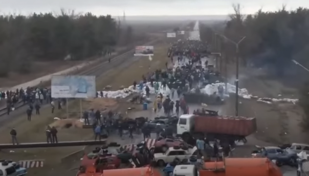 Hiljade stanovnika Enerhodara brane svoj grad od ruske invazije