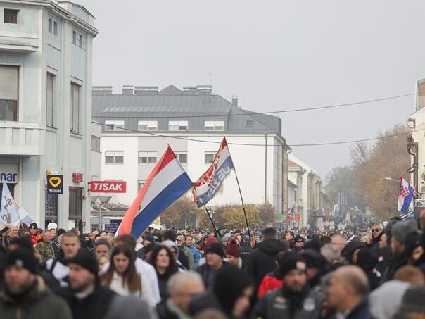 Hiljade u Koloni sjećanja u Vukovaru