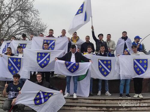 Hiljade učenika obilježilo Dan nezavisnosti u Tuzli