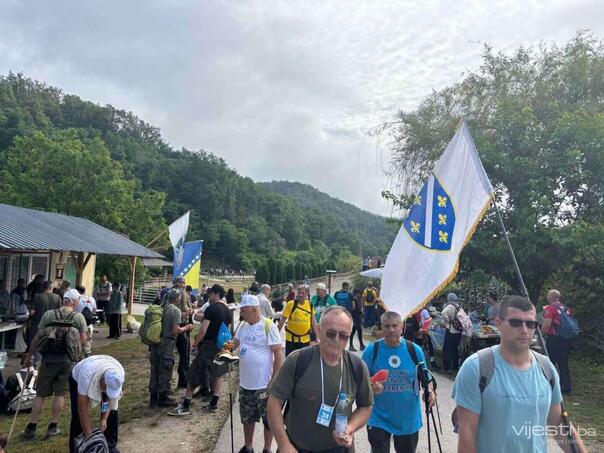 Hiljade učesnika nastavile Marš mira: Danas najzahtjevnija dionica preko Udrča