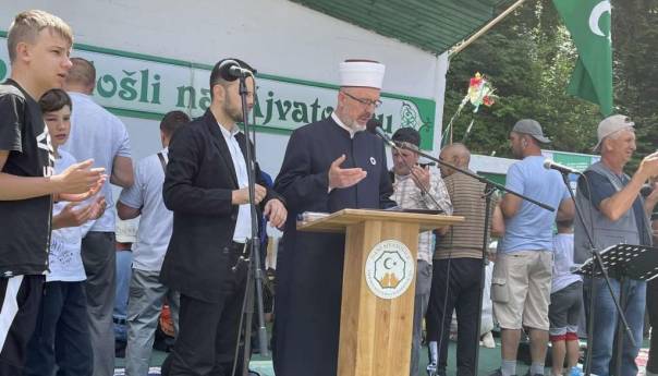 Hiljade vjernika na Ajvatovici: Moramo vjerovati i boriti se