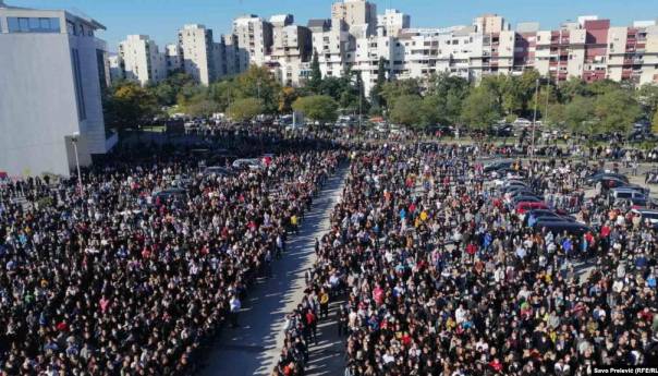 Hiljade vjernika na ispraćaju mitropolita Amfilohija