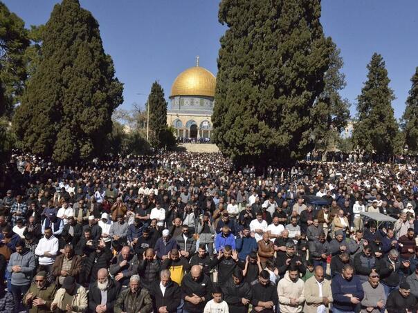 Oko 80.000 vjernika klanjalo prvu ramazansku džumu u Al-Aksi