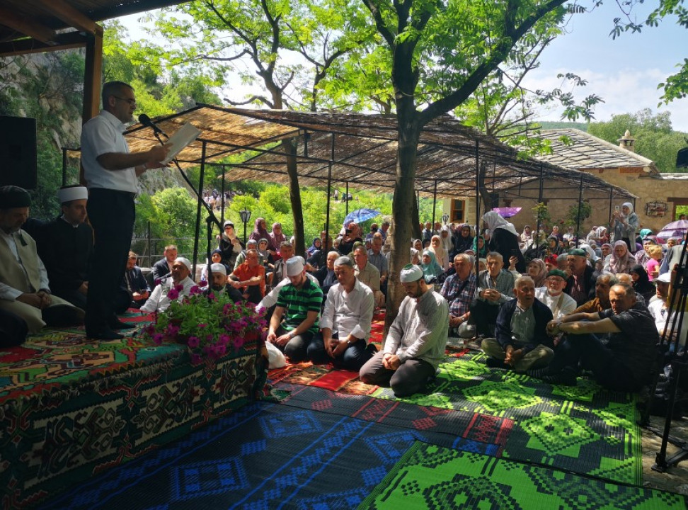 Hiljade vjernika stiglo u Blagaj na tradicionalni mevlud