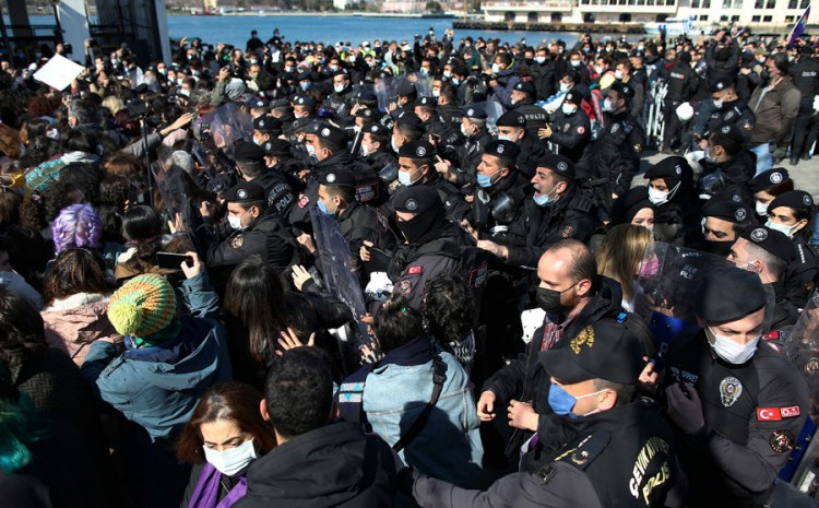 Hiljade žena na ulicama Istanbula, žele da Istanbulska konvencija ostane na snazi