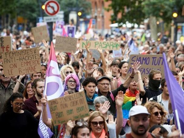 Hiljade žena u Francuskoj marširale protiv krajnje desnice