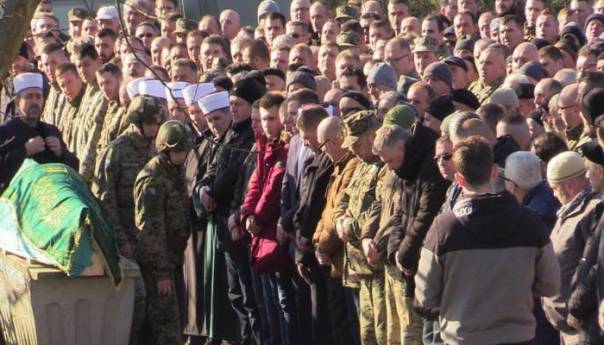 Hiljade Zvorničana na Kula Gradu klanjalo dženazu Husi Hadžiavdiću