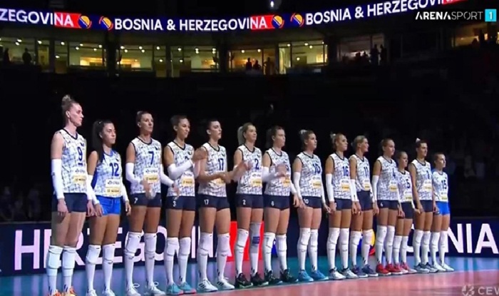 Himna BiH u Beogradu ispraćena aplauzom, navijači BiH pjevali odbojkašici Srbije