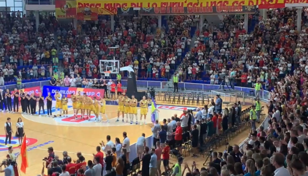 Himna BiH u Podgorici pozdravljena gromoglasnim aplauzom