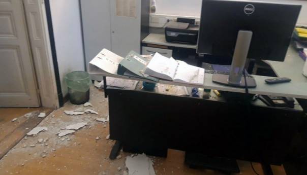 Hinina zgrada teško oštećena, javni servis ide dalje