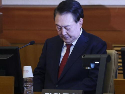 Historijska odluka: Ustavni sud smijenio predsjednika Južne Koreje