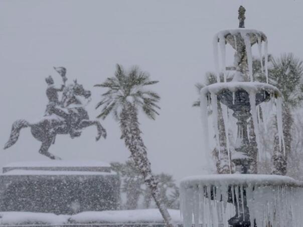 Historijska zimska oluja u SAD-u, dijelovi zemlje paralizirani