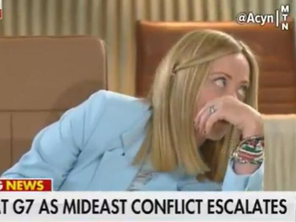 Hit snimak: Meloni prevrtala očima dok joj je Macron šaputao na uho