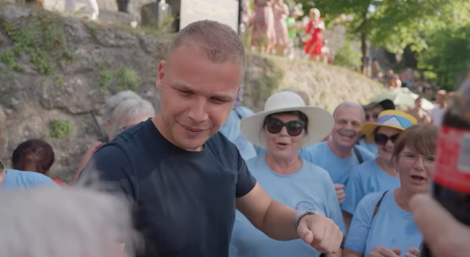 Stanivuković plesao sa penzionerima: 'Hajde đedo, godine nisu važne'