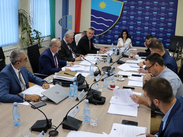 HNK izdvaja milione za građane: Veće plate u pravosuđu, udžbenici i pomoć mladima
