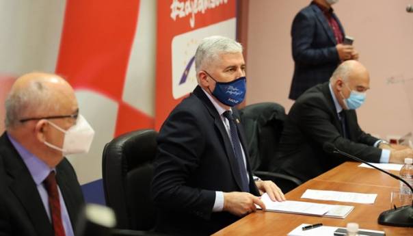 HNS izražava zabrinutost Komšićem, okomili se i na Tita