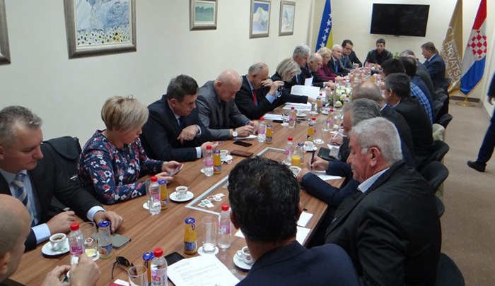 HNS: Napadi na Puljića dio su napada na Hrvate u BiH 