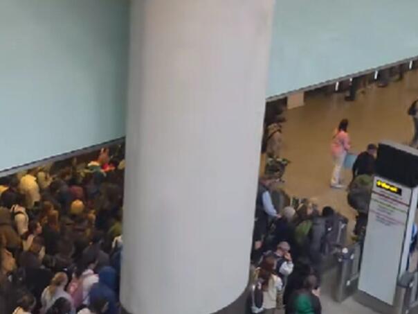 Haos u Londonu: Zbog štrajka kasne vozovi i metroi, građani bespomoćni