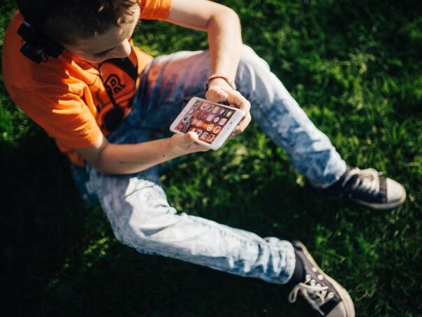 Hoće li i Švicarska zabraniti društvene mreže mladima?