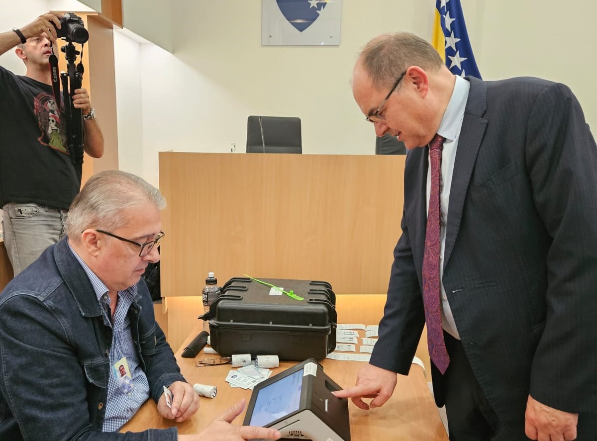 Hoće li Schmidt nametnuti uvođenje novih tehnologija za izbore!?