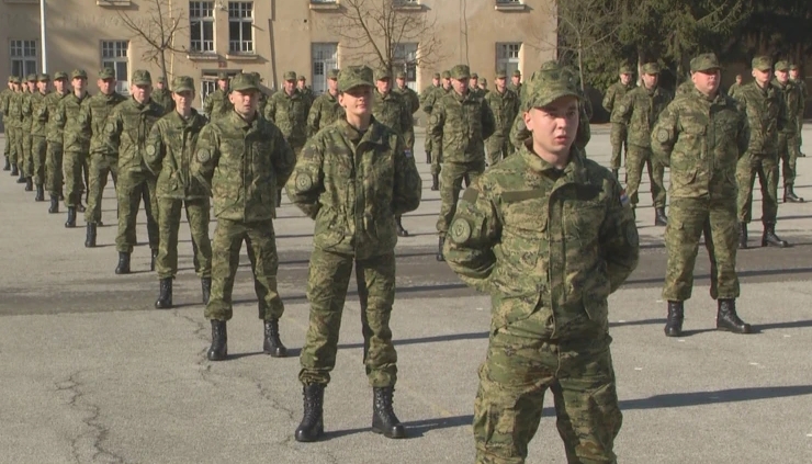 Vraća li Hrvatska služenje obaveznog vojnog roka?