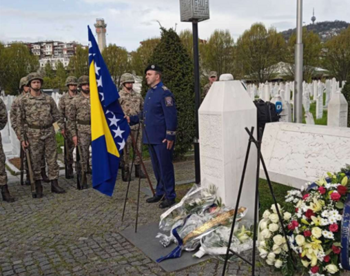 Hodžić i Halilović odali počast šehidima i poginulim borcima ARBiH