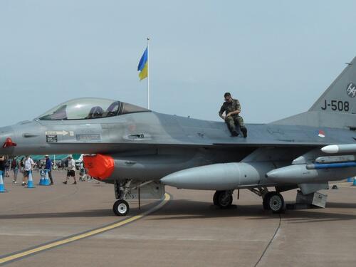 Holandija najavljuje brzu isporuku F-16 aviona Ukrajini