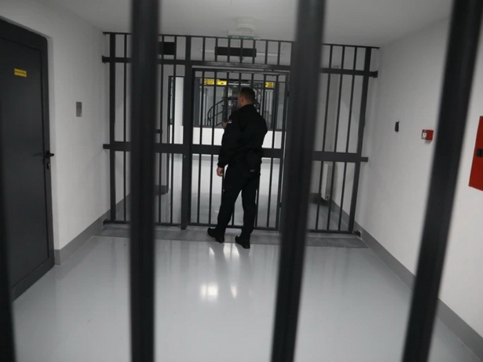 Horor u KPZ Niš: Osuđenik pronađen mrtav, prerezan mu vrat