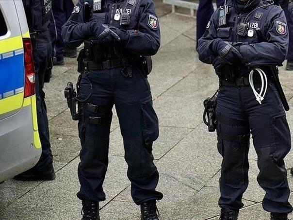 Horor u Njemačkoj: Mladić gurnut sa osmog sprata zgrade