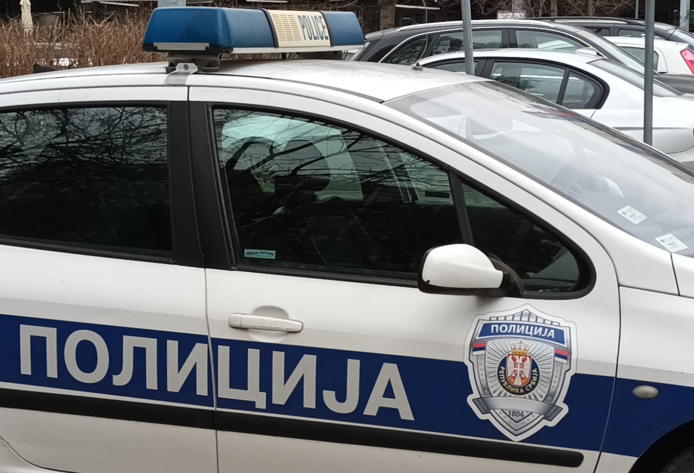 Horor u Srbiji: Ubio suprugu i sina (7) pa sebi presudio