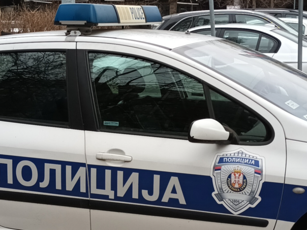 Horor u Srbiji: Ubio suprugu i sina (7) pa sebi presudio