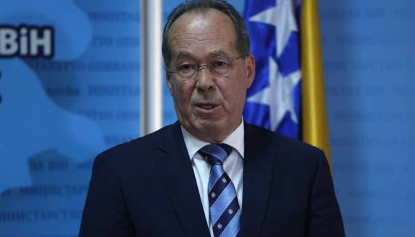 Hospitaliziran ministar odbrane BiH Sifet Podžić