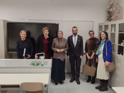 Hota-Muminović posjetila OŠ “Grbavica I”: Saradnjom do boljih škola