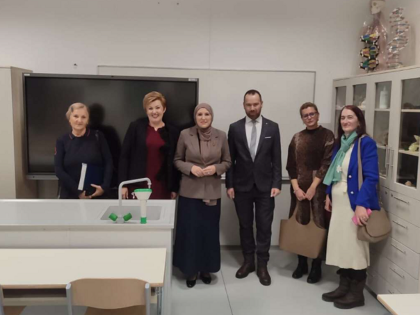 Hota-Muminović posjetila OŠ “Grbavica I”: Saradnjom do boljih škola