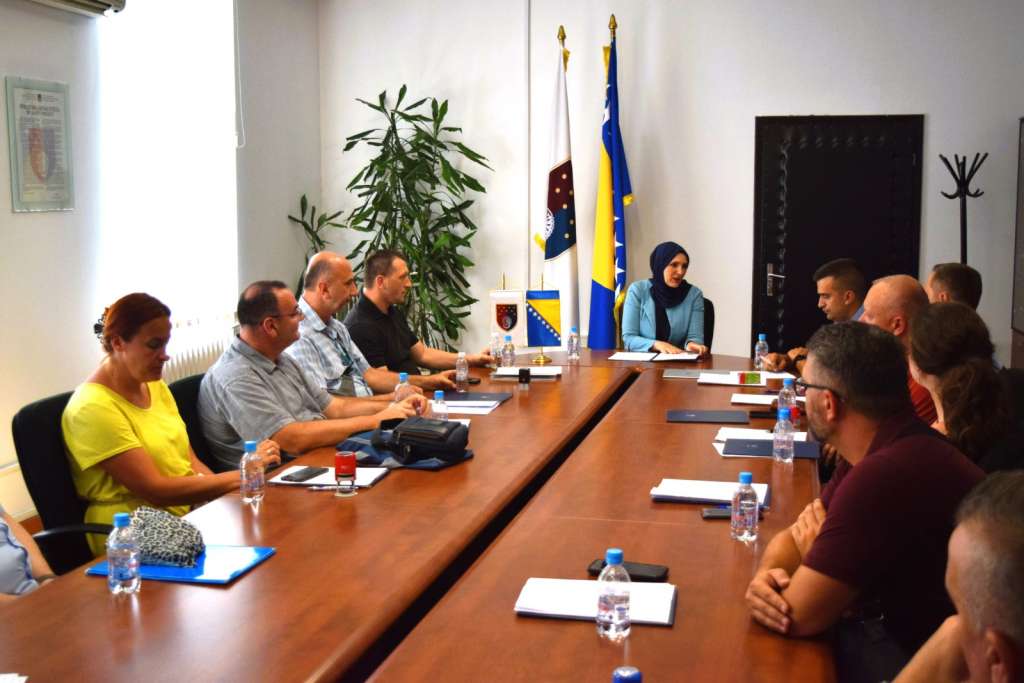 Hota-Muminović potpisala ugovore za projekte namijenjene mladima