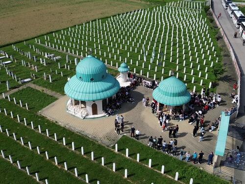 Hota-Muminović u Kozarcu sa učenicima: Vaša je zadaća da pamtite i prenosite istinu