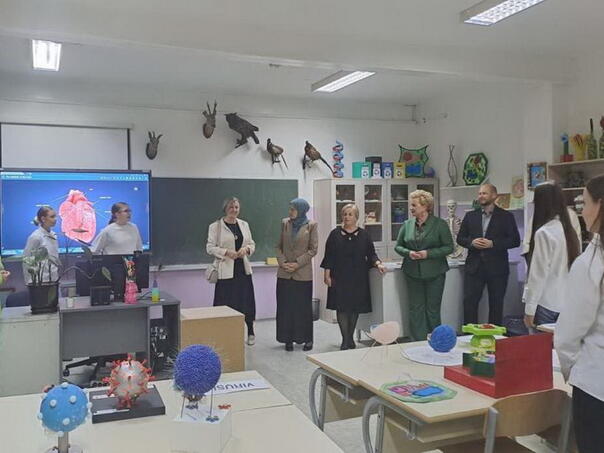 Hota-Muminović u posjeti školama nakon završenih projekata