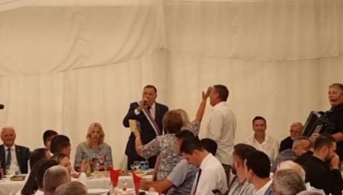 Hram na Pofalićima obilježio krsnu slavu, kum Dodik zapjevao