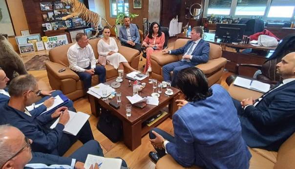 Hrnjić: Insistirati na domaćim proizvodima na policama