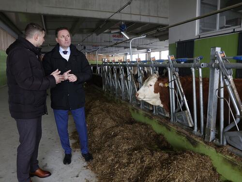 Hrnjić na otvorenju 'DS & Farmer' farme u Bužimu: Dokaz da naše mjere daju rezultate