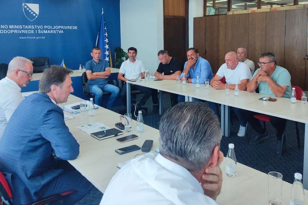 Hrnjić s poljoprivrednim udruženjima: Poziv Domu naroda da usvoji Strategiju