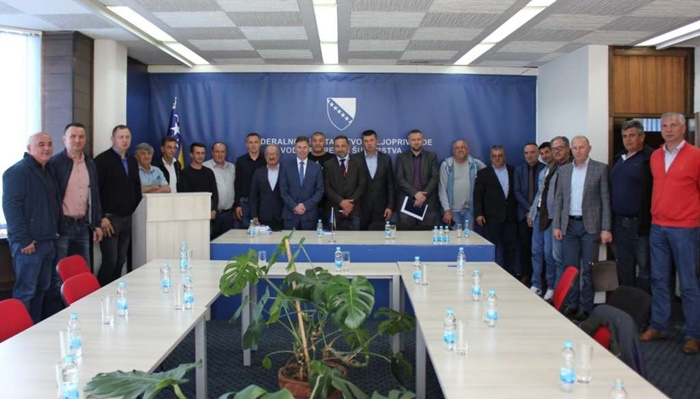 Hrnjić sa poljoprivrednicima - Partnerski odnos može poboljšati stanje poljoprivrede u FBiH