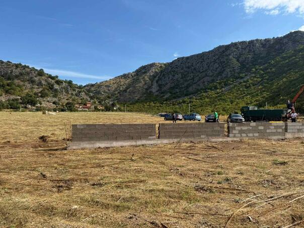 HRS: U Stocu moraju početi vrijediti zakoni inače će svako zidati svoj zid