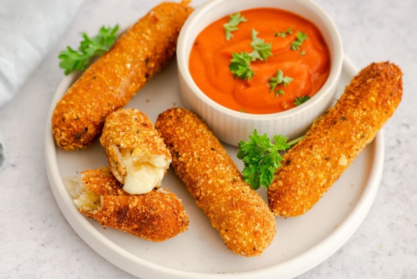 Hrskavi zalogaji pohovanog sira su savršen vikend snack!
